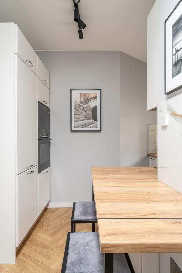 Rentplanet - Apartament Komuny Paryskiej Apartament